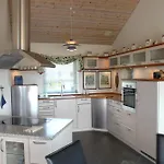 Outstanding Close To Beachh *