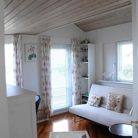 Outstanding Close To Beachh