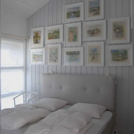 Outstanding Close To Beachh