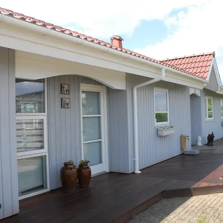 Outstanding Close To Beachh