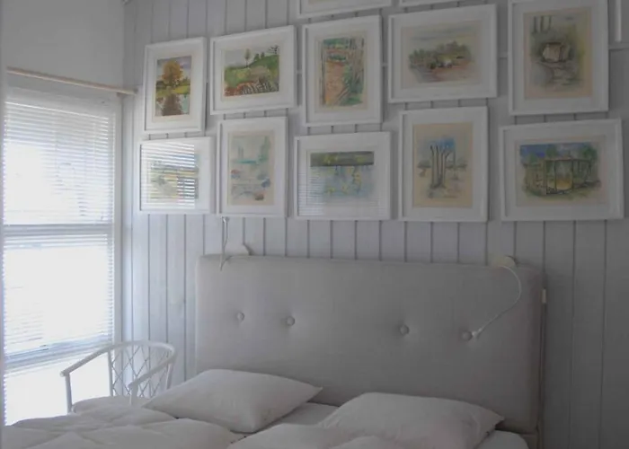 Outstanding Close To Beachh